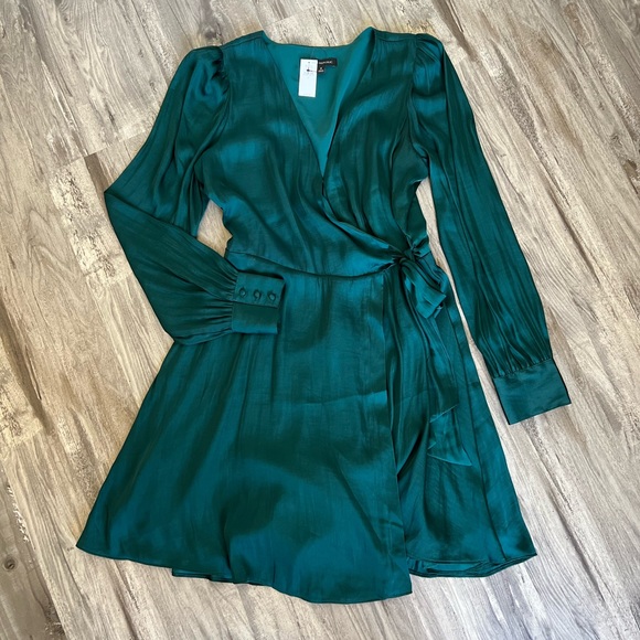 Banana Republic Silk wrap around dress - Picture 3 of 6